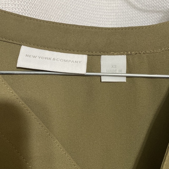 New York & Company Green Blouse Size XS - Picture 2 of 8